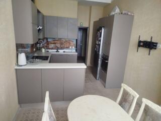 В продаже просторная трехкомнатная квартира в г. Черноморск. Квартира 