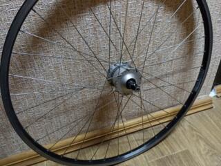 Продам переднее колесо на 28 с динамо-втулкой
