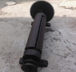 Продам вал фуганочного станка-150$ и две плиты к нему-60$