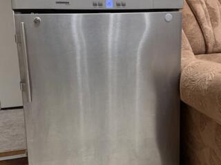 Продаю морозильную камеру Liebherr Premium