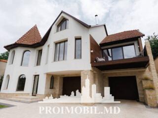 Vă propunem spre vânzare un elegant conac cu 3 etaje, situat într-una 