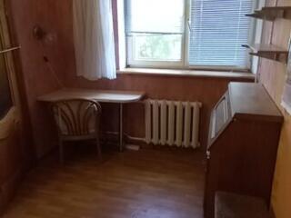 Chirie Centru o cameră în ap. cu 3 cam. Domnișoară, doamnă solitară!