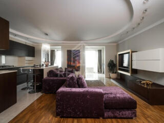 Chirie apartament ultracentral, str. A. Pușkin. Apartamentul are 100 .