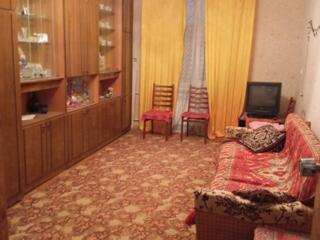 Продаю 2 - комнатную квартиру по ул. Титова 38, третий этаж