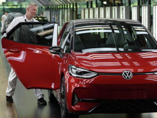 Крупный автомобильный завод ищет сотрудников