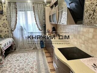 Продаж 3 кімнатна квартира Дарницький район, вул. Урлівська 17. ...