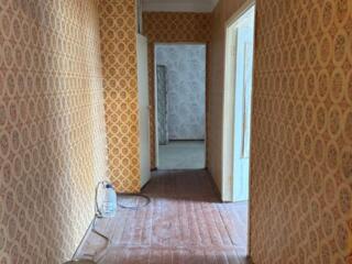 Продается 2-комнатная квартира.