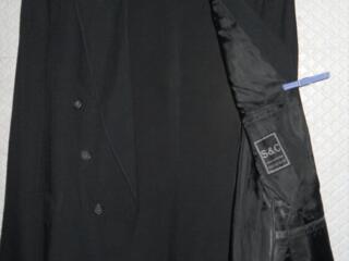 Продам мужской костюм чёрного цвета размер L за 250 лей