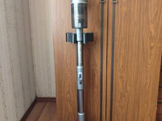 Продам ручной вертикальный пылесос на Аккумуляторе