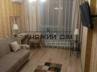 Пропонується в оренду відмінна однокімнатна квартира на Виноградарі. .