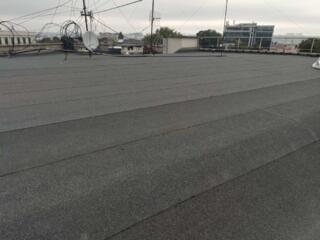 Servicii de reparatie la acoperis flexibil cu membrane bituminoase.