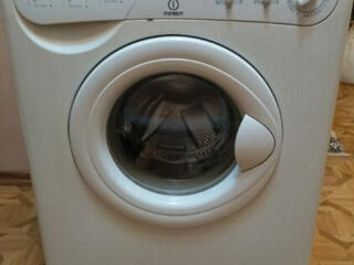 Indesit w105tx. Италия. Под восстановление или на запчасти.