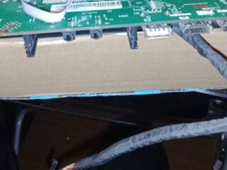 Плата телевизора JPE 40 с интернетом. И одна нерабочая. Нужна прошивка