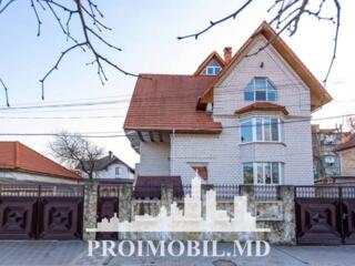 ​ ​ ​ Vă propunem spre chirie această сasă în 3 nivele amplasată în ..