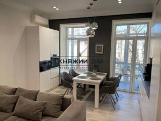 Пропонується до продажу 4-х кімнатна квартира студіо по вул. Січових .