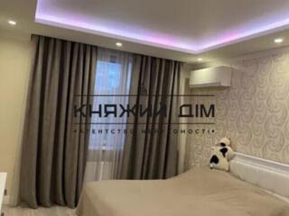 Продаж 3-х к.кв. на Позняках, по вул. Михайла Гришка буд. 9, в ...