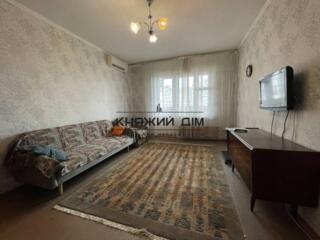 Оренда 2 кімнатної квартири біля м Харківська, вул. Ревуцького 18А в .