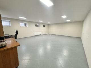 Se dă în chirie oficiu pe str. București, colț cu str. Armenească, cu 