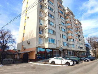 Se vinde spațiu comercial la parter, cu acces direct din stradă. ...