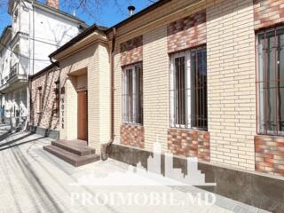 Se oferă spre chirie spațiu comercial amplasat în sect. Centru, str. .