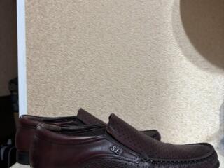 Продам стильные мужские туфли (лоферы) бордового цвета.