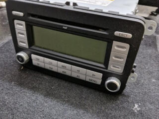 Продам штатную автомагнитолу Volkswagen в идеальном состоянии.