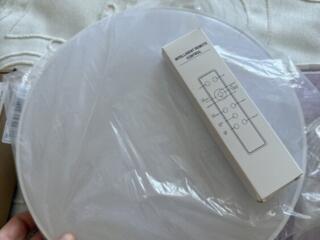 Продам лампу потолочную с пультом