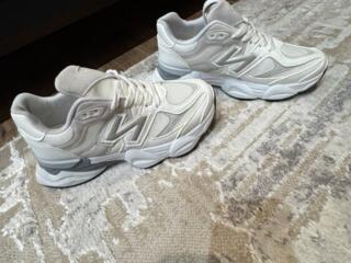 Продам новые кроссовки