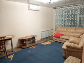 Продаю 2 - комнатную квартиру по ул. Вальченко 59, первый этаж с балко