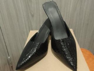 Продам туфли и кроссовки