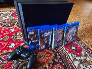 Ps4 fat. 500gb 4 диска в комплекте и все провода + подставка