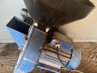 Зернодробилка б/у