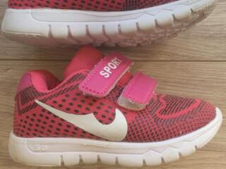 Продается обувь на девочку и на мальчика от 100 руб.