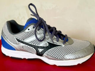 Кроссовки Mizuno оригинал размер 35