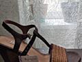 Продам новые сандали на платформе.