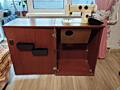 Продам электрическую швейную машинку "Чайка" с тумбой