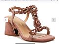 Продаются босоножки