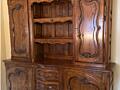 Красивый дубовый шкаф для посуды