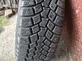 Подам шипованную резину с дисками r14 185/65