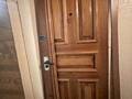 Продам массивную деревянную дверь с коробкой
