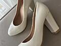 Продам женские туфли 26, и 37р. Белые и розовые