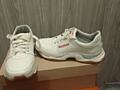 Продам кроссовки
