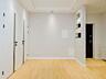 Spre vânzare apartament superb cu 1 camera + living, amplasat în ...