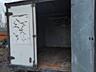 Изотермическая будка снята с автомобиля с холодильной камерой