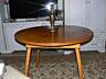 Продам два стола. Журнальный из нат. камня и нат. дерево из Германии.