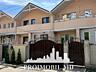 Vă propunem spre vânzare acest townhouse cu 4 camere, Stăuceni, str. .