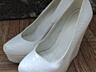 Продам белые туфли