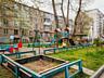 Spre vânzare apartament cu două odăi și living, în bloc secundar, ...