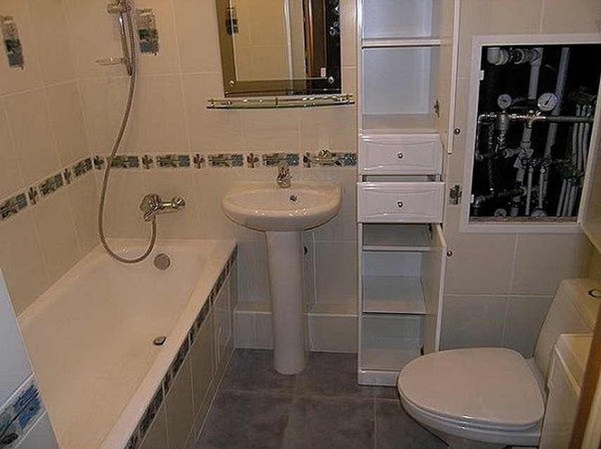 Ванная комната стояк. Короб для труб в ванной. Спрятать трубы в ванной. Сантехнический короб в ванной. Труба в хрущевке в ванной.