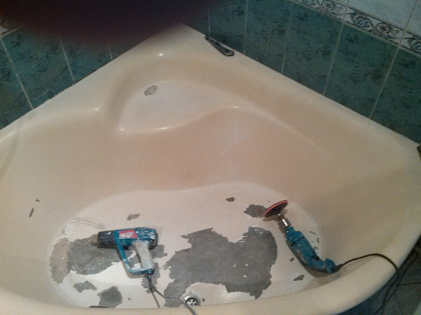 Упала ванна что делать
